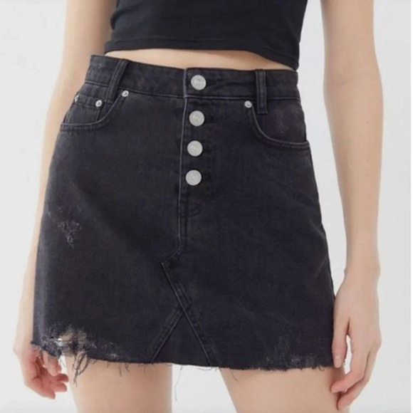 BDG Exposed Button Fly Raw Hem Distressed Black Denim Skirt - Size Large - Picture 1 of 5